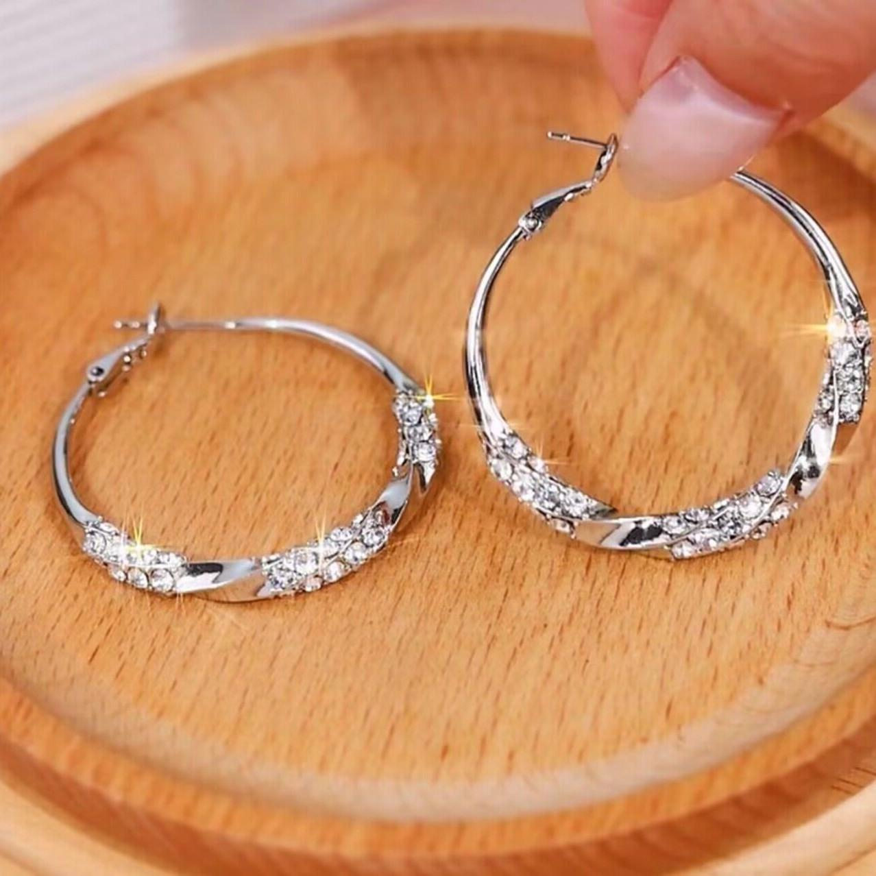 ✨💎 CATCH THE LIGHT & KEEP IT SAFE – Secure Sparkle Drop Earrings 💎✨